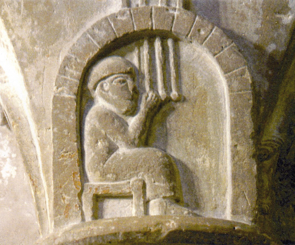 Mouchan, sculpture d'un chapiteau l'église romane